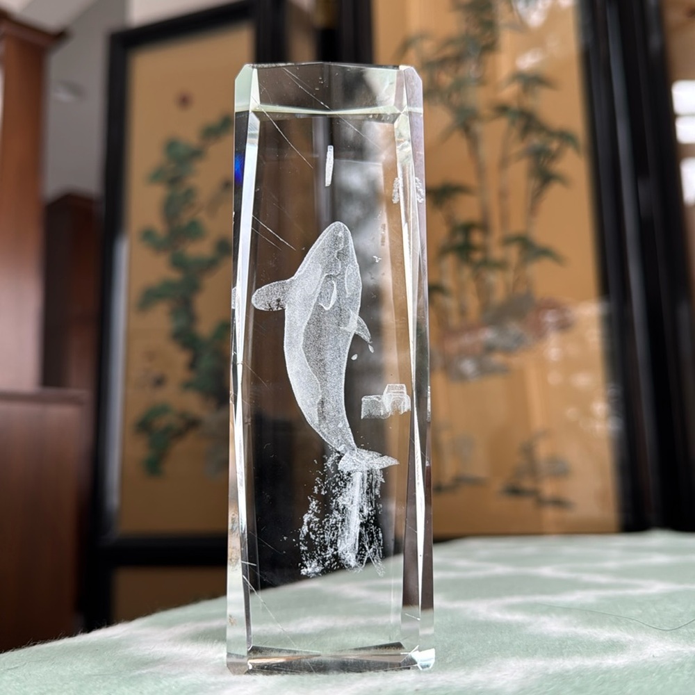 Alaska Glass Orca whale Figurine - Picture 2 of 6